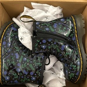 Toddler size 7 dr martens boots